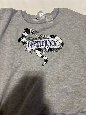 BEETLEJUICE Women's Heather Grey Crewneck Sweater M